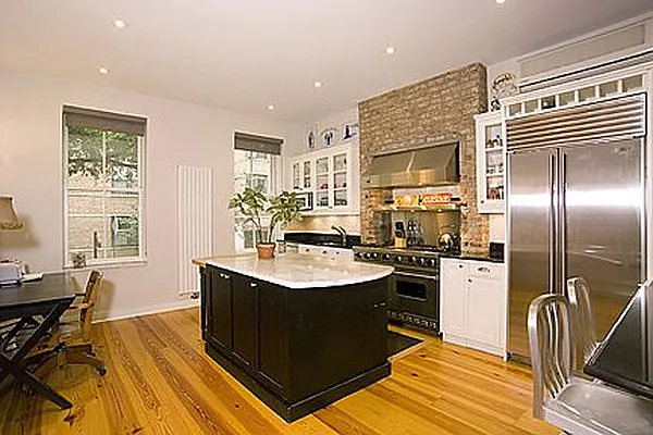 Rented by JMK Realty | media 2