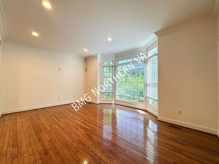 3091 McKinnon Way — Photo 4