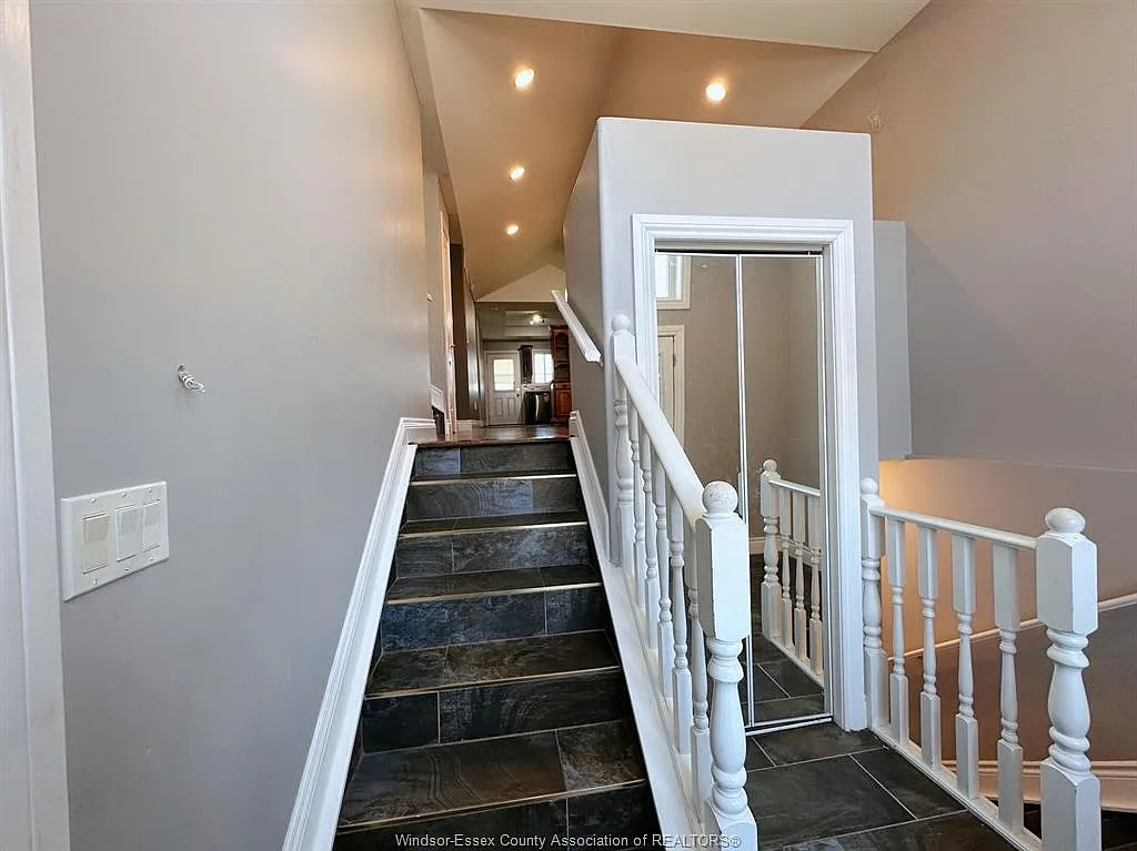 3 bed, $2,150 — Photo 2