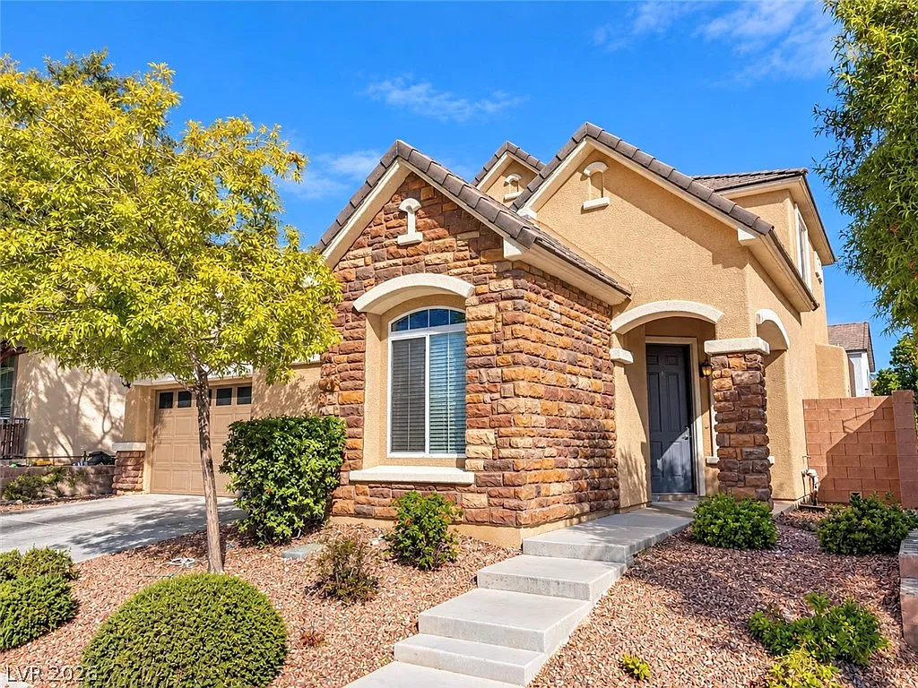 4 bed, 3.5 bath, 1904 sqft, $2,340 — Photo 2