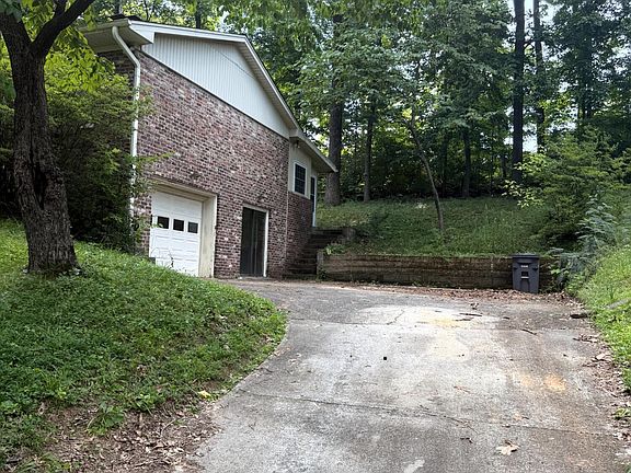 3rd image of 4928 Skyview Dr