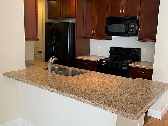 5th image of 2035 S Elm St Unit 209