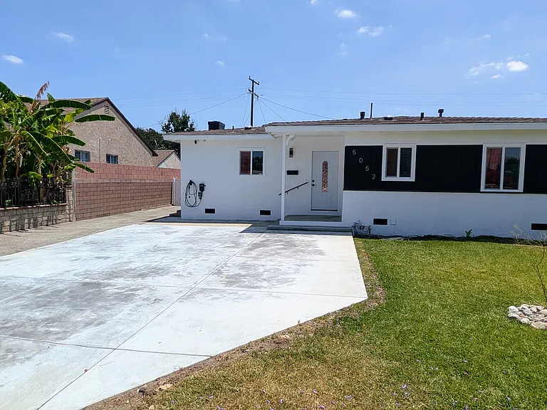 5052 Baldwin Park Blvd — Photo 2
