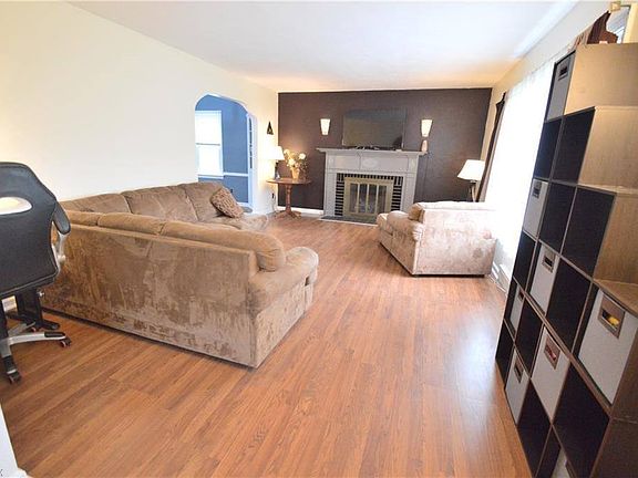 5th image of 98 Jennette Dr