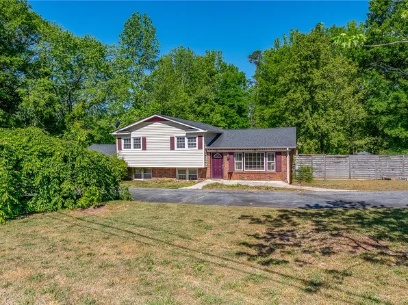 100 Woodburn Dr, Taylors, SC 29687