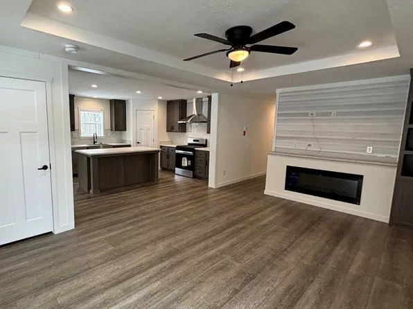 26 Pinrock Dr, Sturbridge, MA 01566
