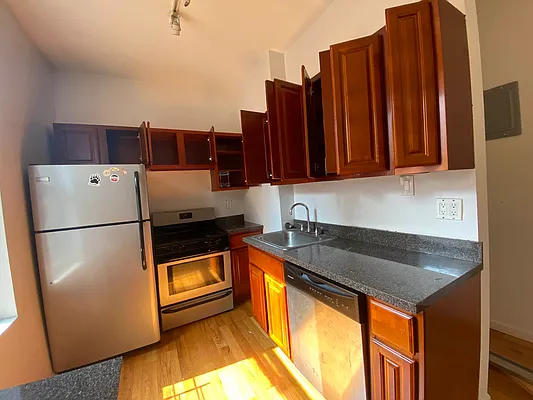 Rented by Lang Realty LLC | media 9