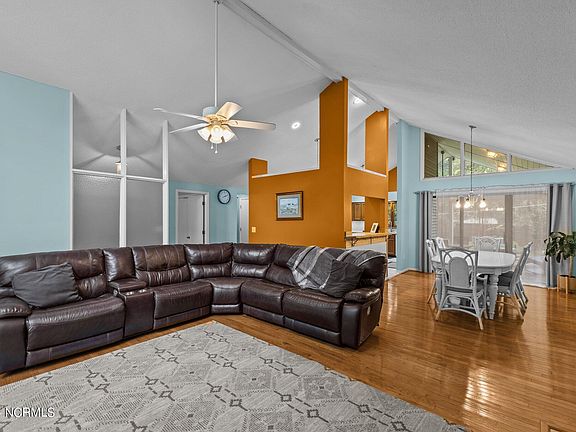 5th image of 710 Oxford Drive
