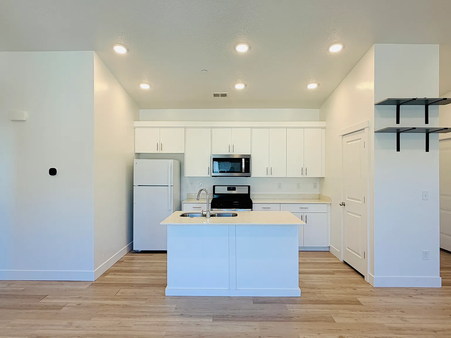 3 bed, 1313 sqft, $1,575 — Photo 3