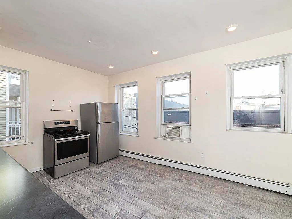 4 bed, 1800 sqft, $4,400 — Photo 4