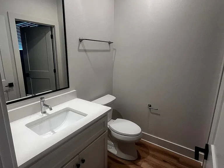712 N Magnolia St #B — Photo 12