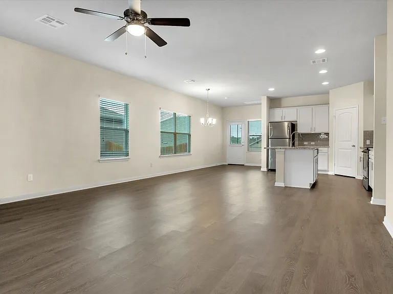 1013 Gaelic Dr — Photo 3