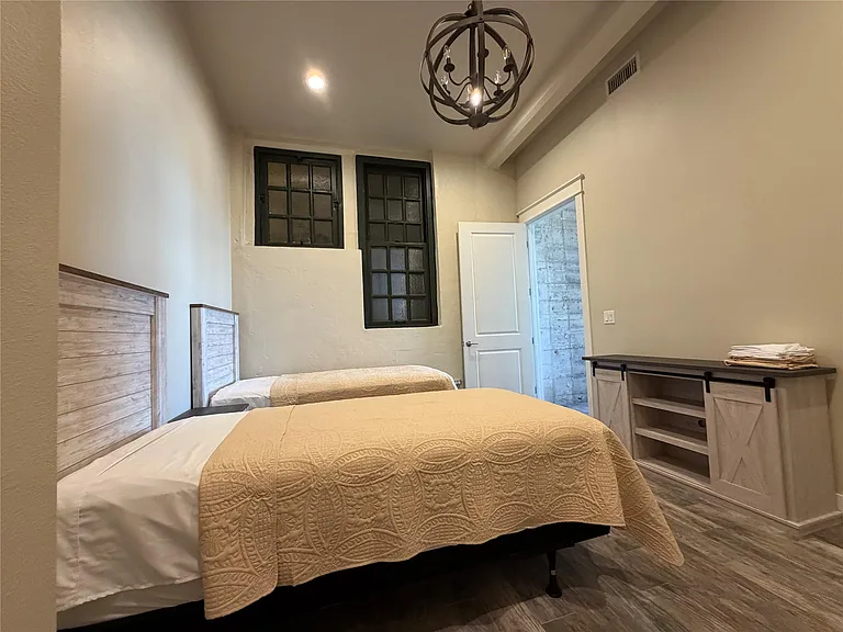 2504 Church St #3 — Photo 8