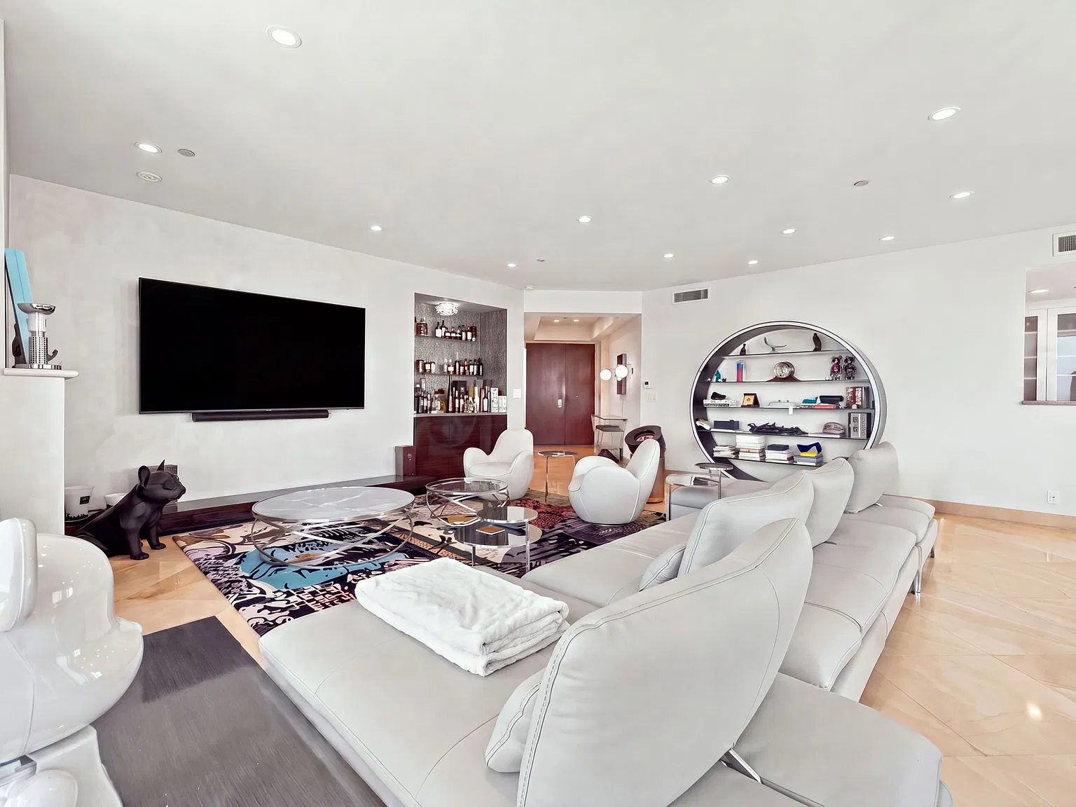 2 bed, 2.5 bath, 1834 sqft, $12,000 — Photo 3