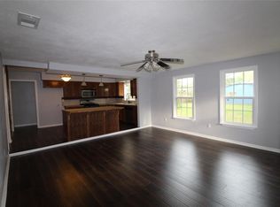711 Richards St, Alvin, TX 77511