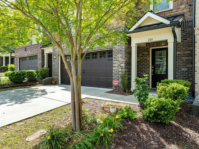 226 Daymire Glen Ln #1 — Photo 1
