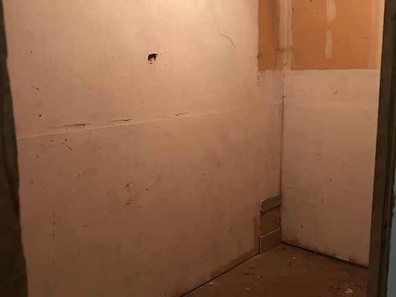 2nd image of 1124 Holland Park Blvd #2