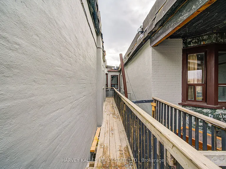 1074 Saint Clair Ave W #4 — Photo 34