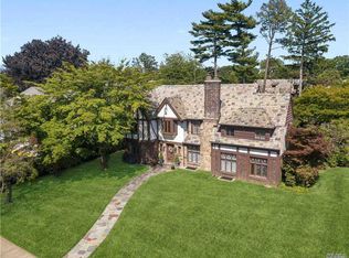 77 Chelsea Rd, Garden City, NY 11530