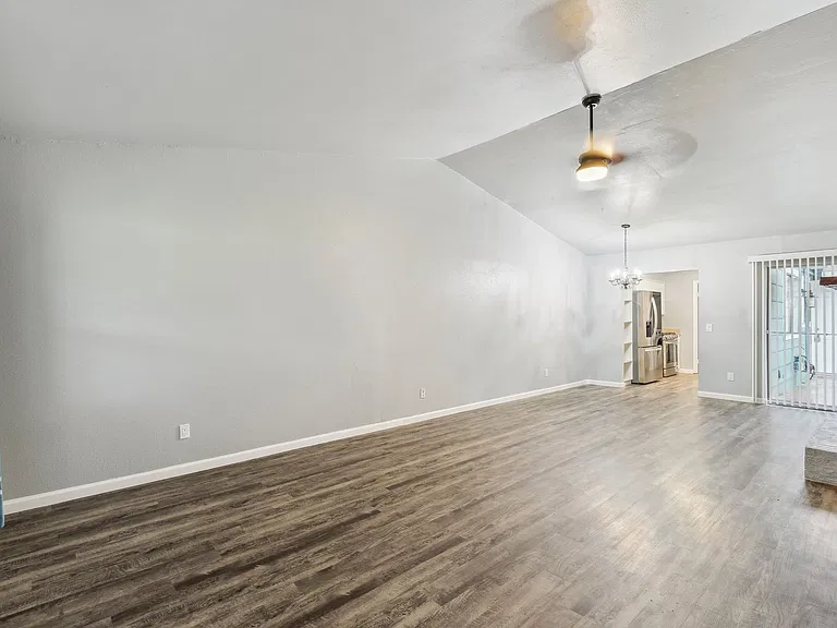 2721 Indian Creek Blvd — Photo 3
