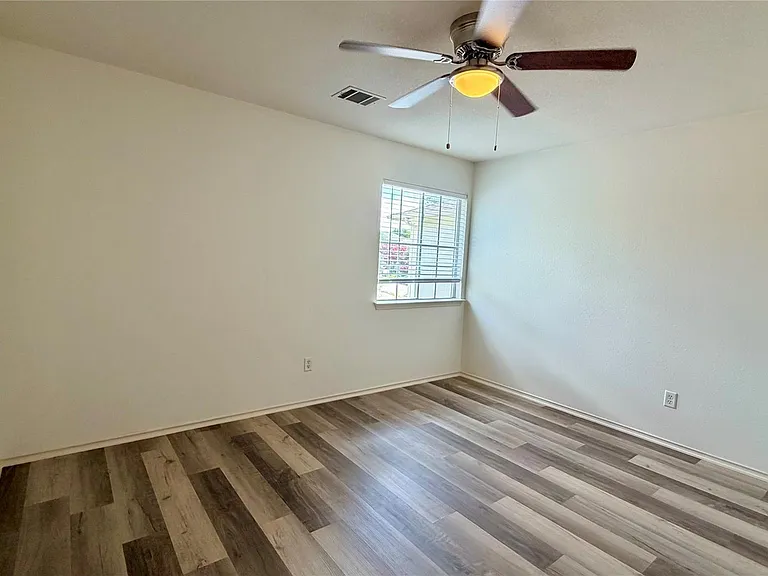 1005 Traci Michelle Dr — Photo 15
