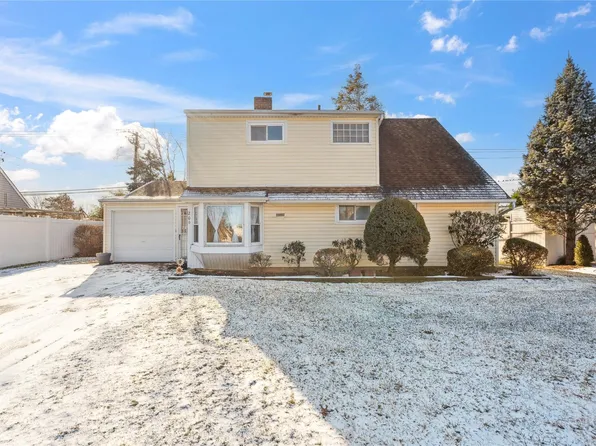 206 Spindle Road, Hicksville, NY 11801