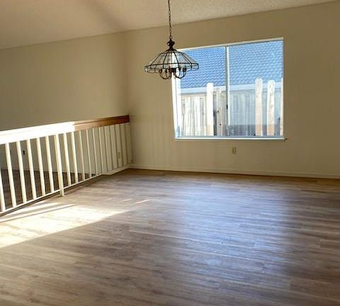 4th image of 4749 Surrey Ln