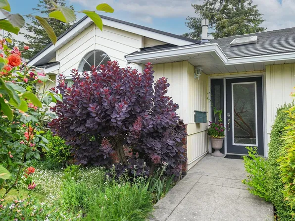2136 Bolt Ave, Comox, BC V9M 3L6