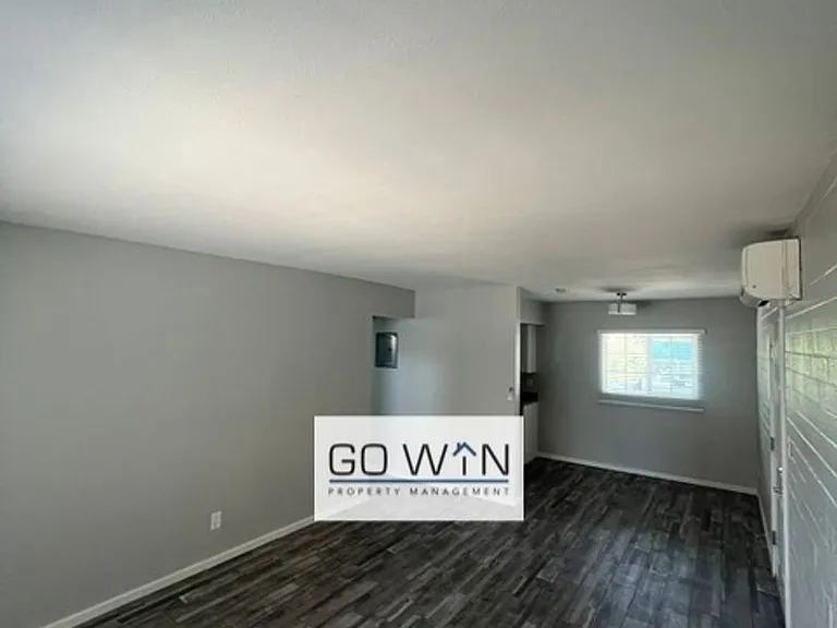 44 E Roanoke Ave — Photo 31