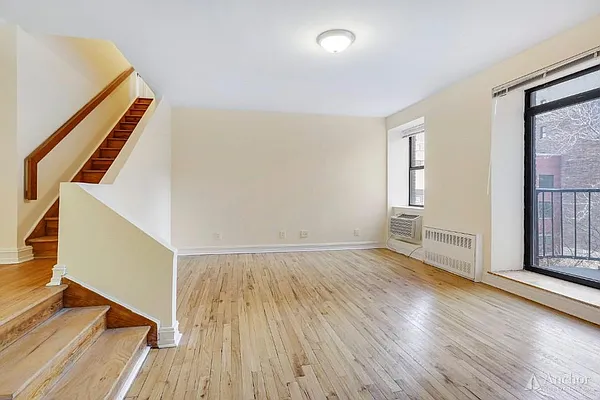 Rented by Anchor Associates | media 28