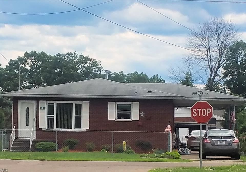 1st image of 1013 Poplar St