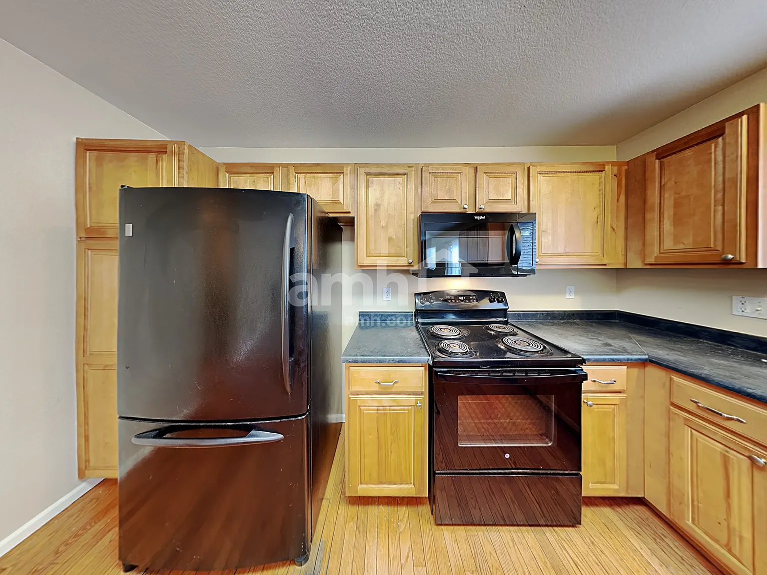 3 bed, 2.5 bath, 1354 sqft, $2,185 — Photo 4