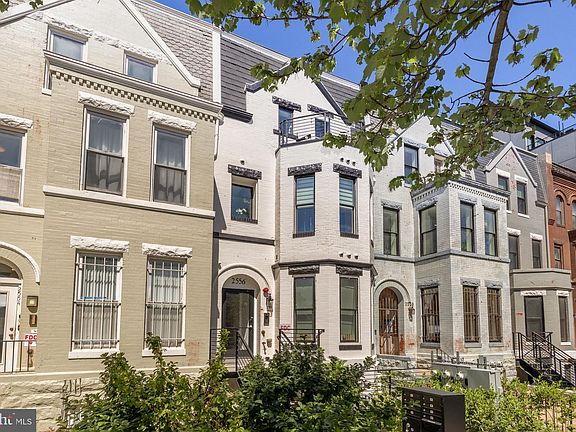 2nd image of 2556 University Pl NW #302