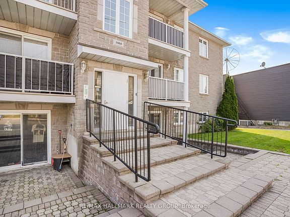 3rd image of 1005 Laurier St #302