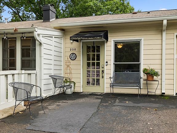 3rd image of 235 Boxwood Dr
