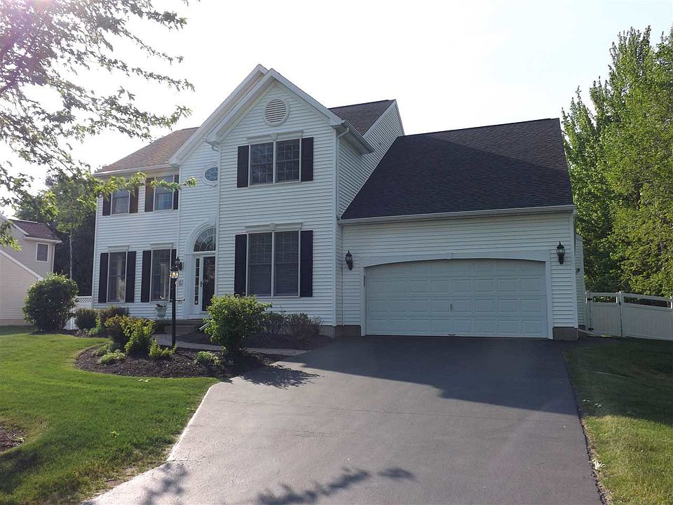 1st image of 32 Bayberry Dr