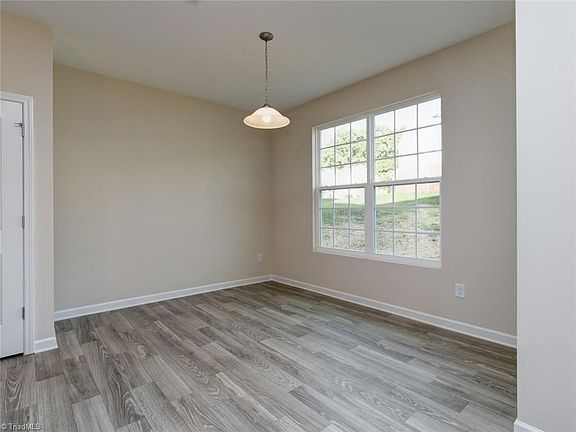 4th image of 1832 Stonecrest St
