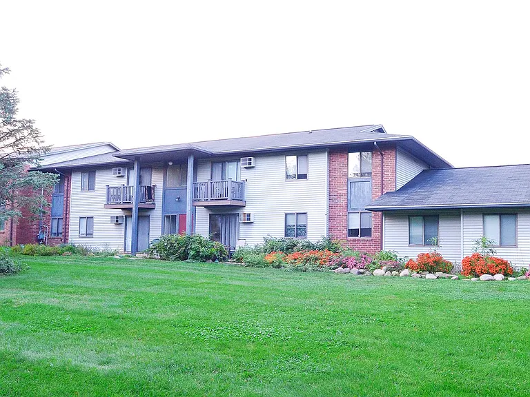 Mallard Cove Apartments — Photo 19