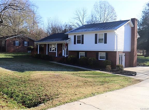 3rd image of 1010 Tangle Dr