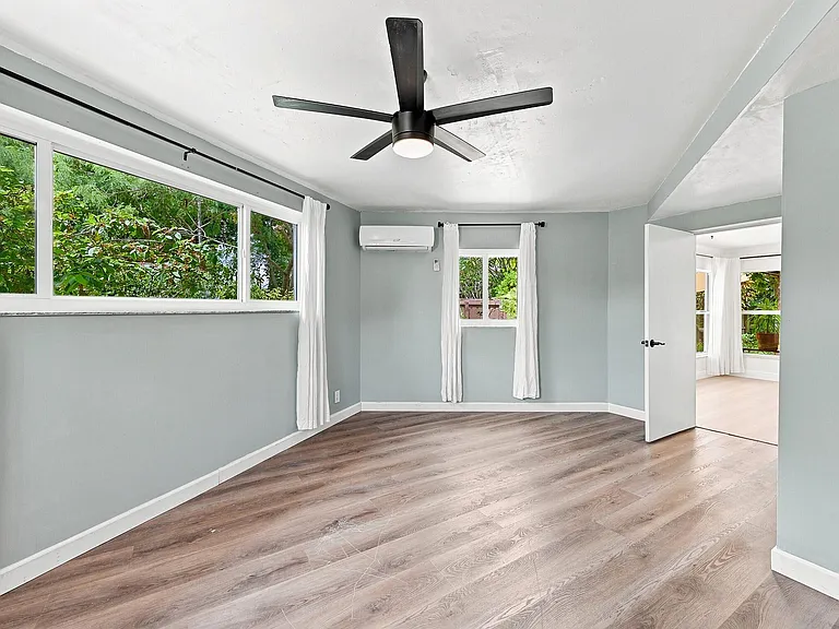 351 SW 13th St — Photo 13