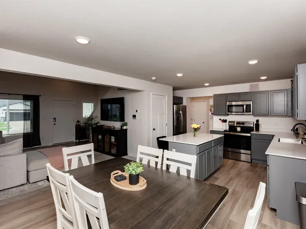 2104 Windcrest Dr, Granger, IA 50109