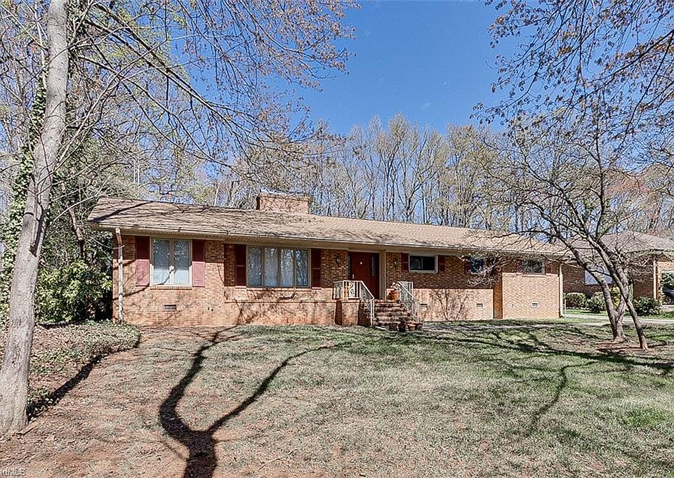 1st image of 215 Pineburr Rd