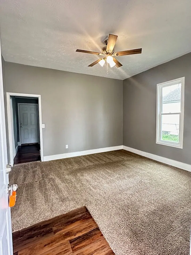 1 Bedroom 1 Bath - Fenced In Back Yard - Cozy Home! — Photo 2