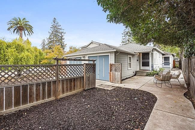 1st image of 925 Roosevelt Ave