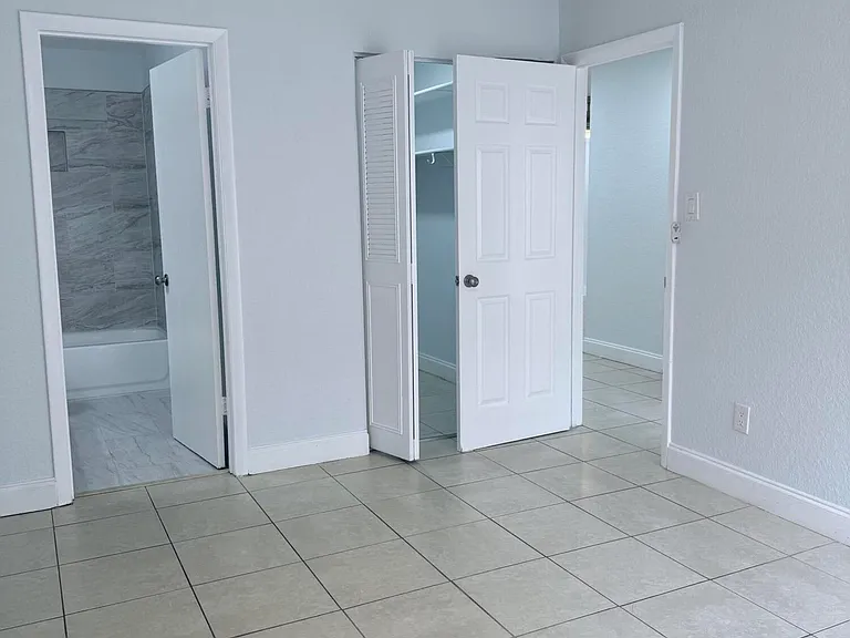 9640 NW 65th St #D10 — Photo 13