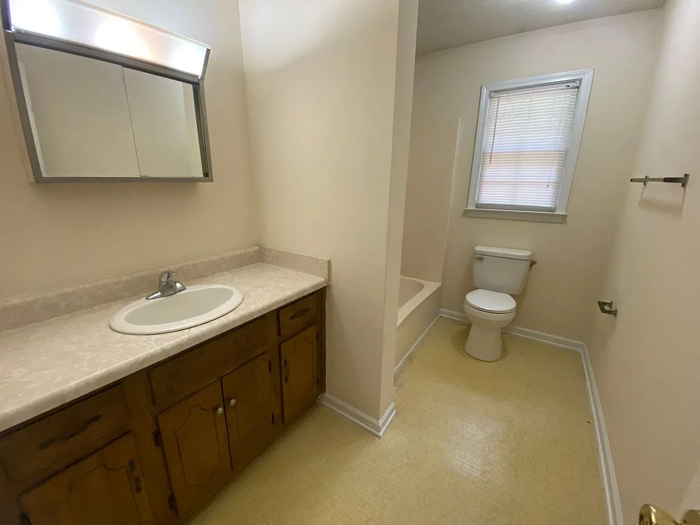 2 bed, 1100 sqft, $1,350 — Photo 1