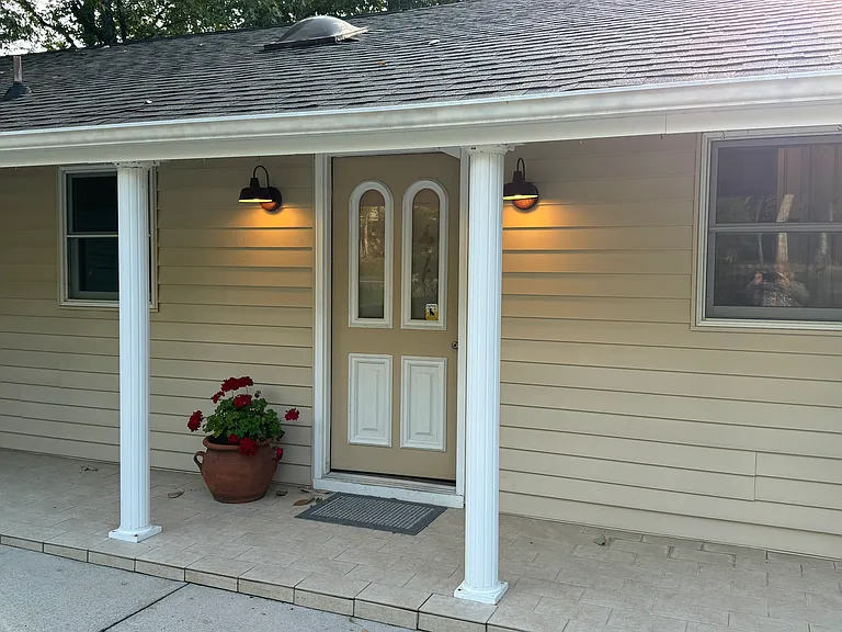 234 Amherst Ln — Photo 2
