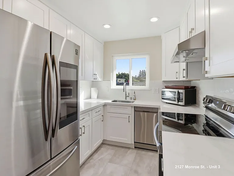 2127 Monroe St — Photo 3