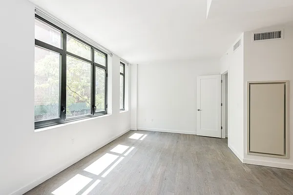 Rented by Nooklyn NYC LLC | media 84