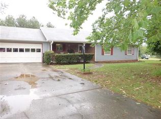 15 Stokes Dr, Stockbridge, GA